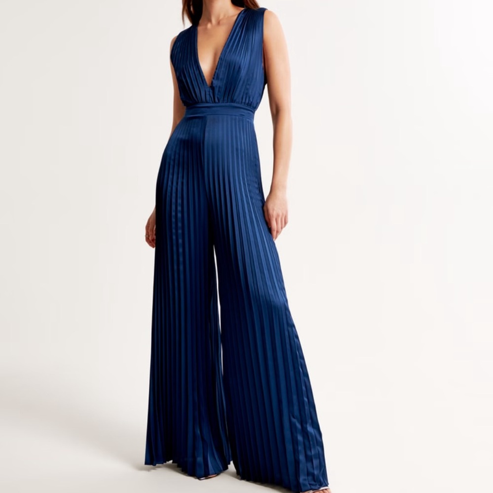 NWT Abercrombie Giselle pleated blue jumpsuit - size XS